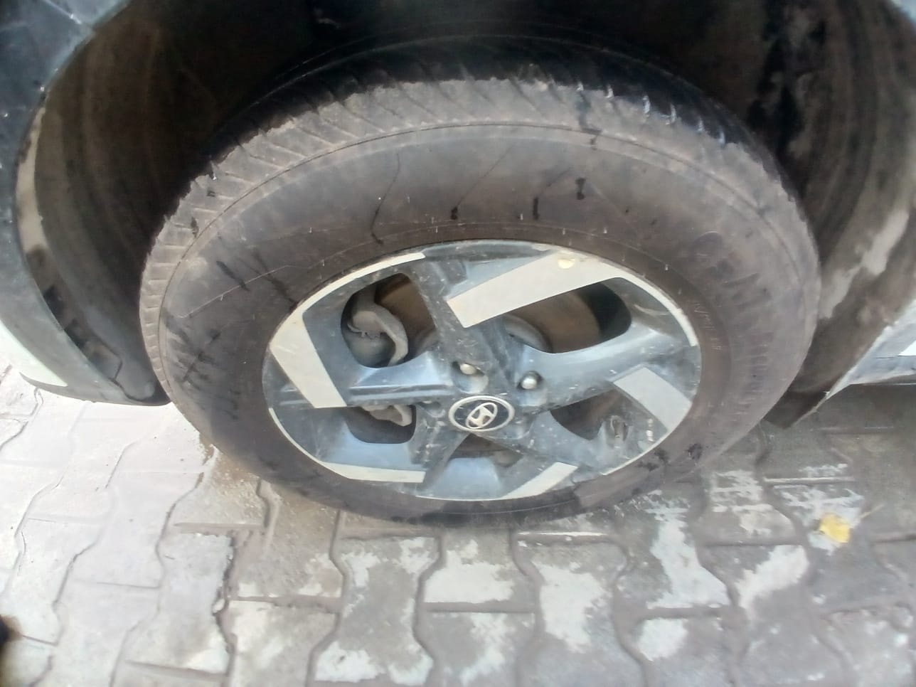 View 2019 Hyundai Venue SX 1.0 Petrol Dual Tone BS IV Image 15 Used 2019 Hyundai Venue SX 1.0 Petrol Dual Tone BS IV Image 15