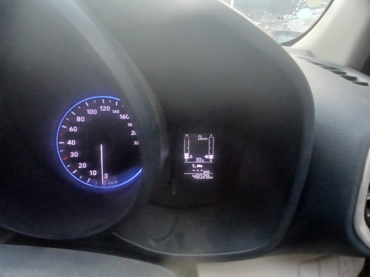 View 2019 Hyundai Venue SX 1.0 Petrol Dual Tone BS IV Image 6 Used 2019 Hyundai Venue SX 1.0 Petrol Dual Tone BS IV Image 6