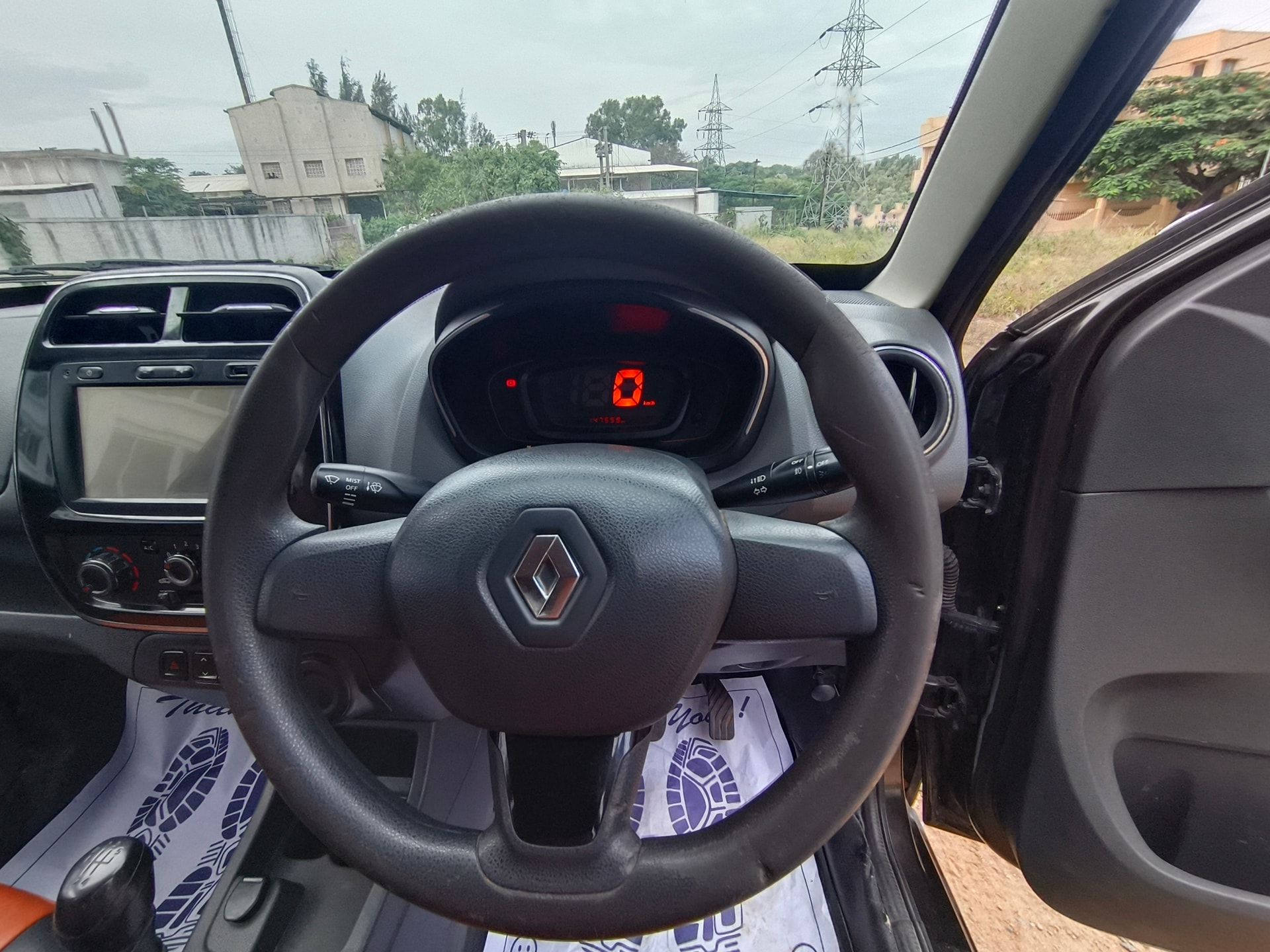 View 2016 Renault Kwid RXT 1.0 BS IV Image 11 Used 2016 Renault Kwid RXT 1.0 BS IV Image 11