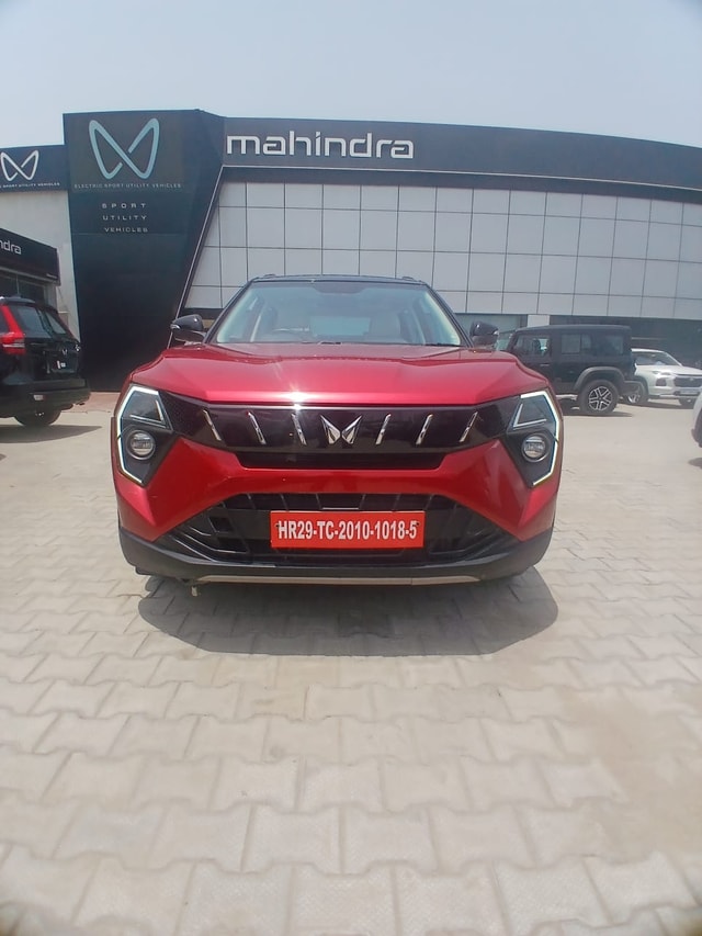 View Mahindra XUV 3XO Image 2 Used Mahindra XUV 3XO Image 2