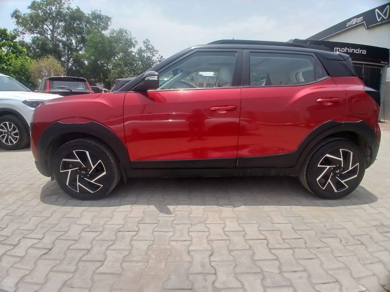 View 2024 Mahindra XUV 3XO MX2 Image 6 Used 2024 Mahindra XUV 3XO MX2 Image 6