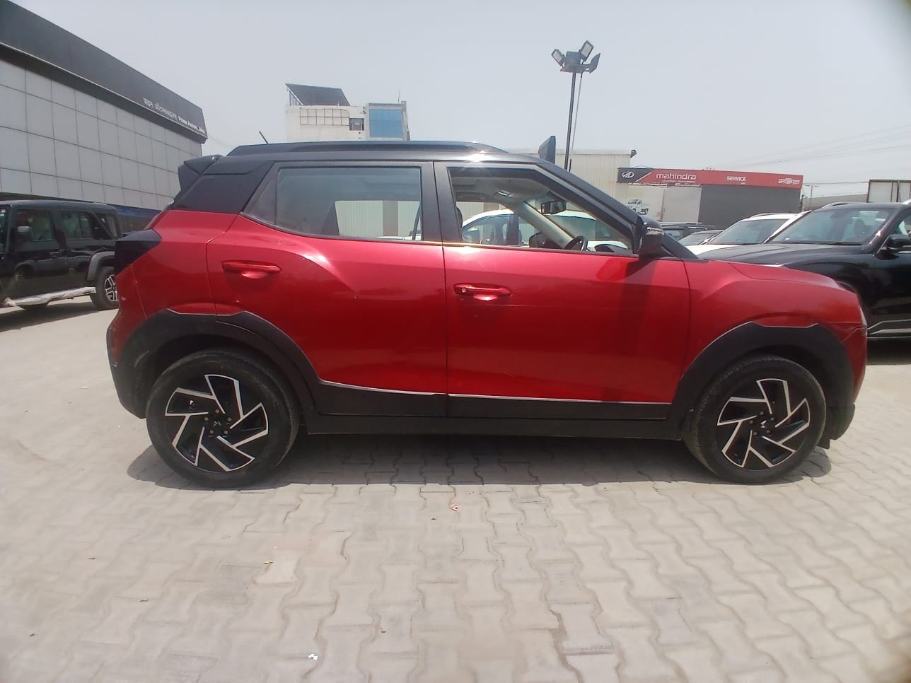 View 2024 Mahindra XUV 3XO MX2 Image 8 Used 2024 Mahindra XUV 3XO MX2 Image 8