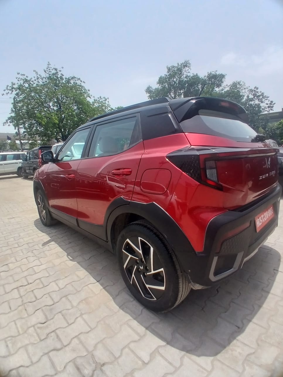 View 2024 Mahindra XUV 3XO MX2 Image 10 Used 2024 Mahindra XUV 3XO MX2 Image 10