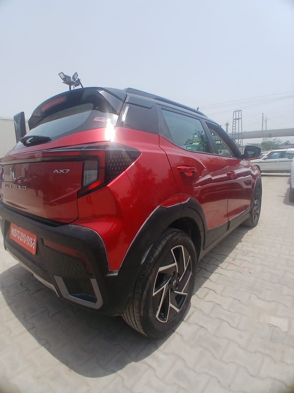 View 2024 Mahindra XUV 3XO MX2 Image 14 Used 2024 Mahindra XUV 3XO MX2 Image 14