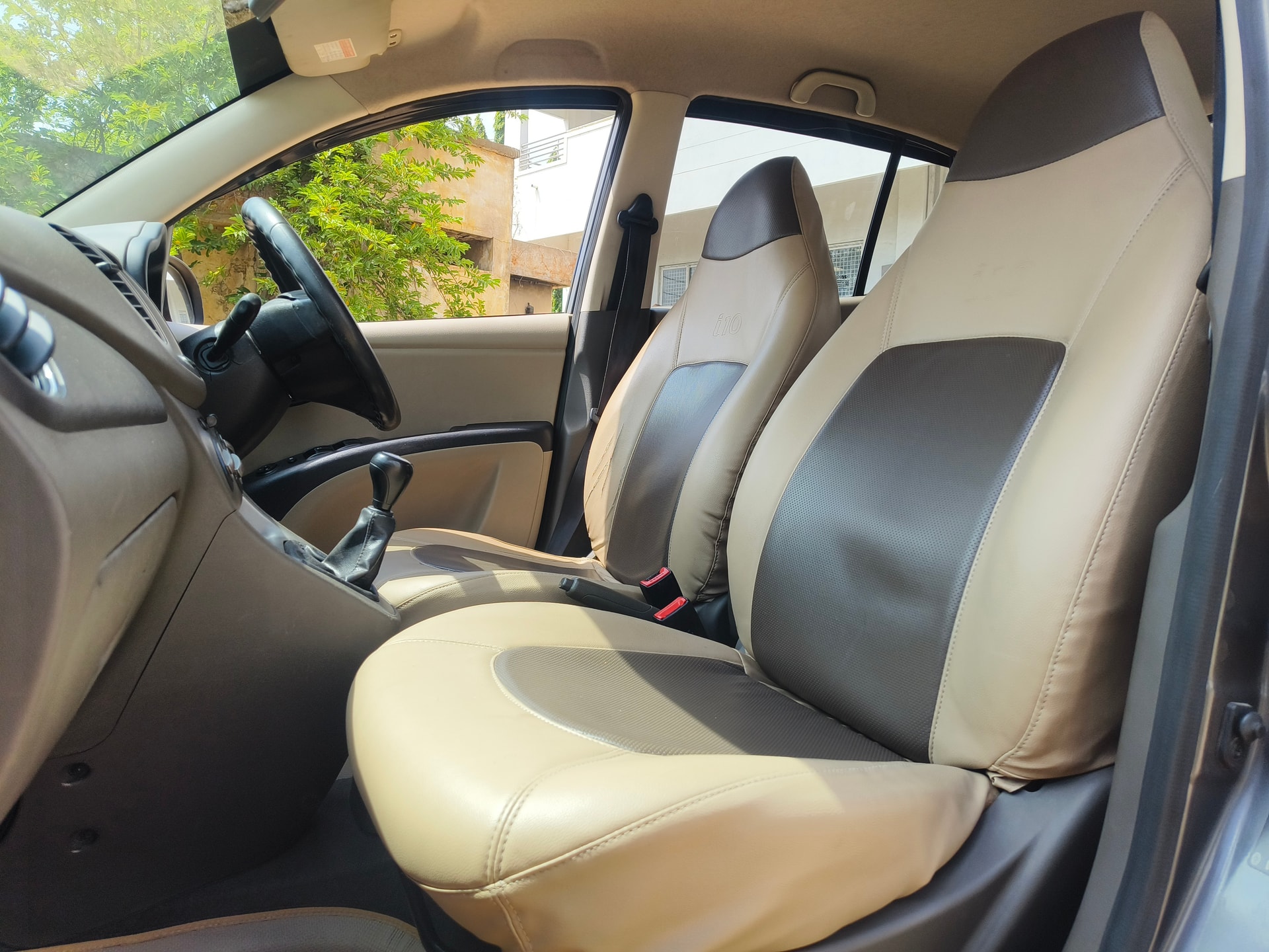 View 2013 Hyundai i10 1.2 Magna MT Image 13 Used 2013 Hyundai i10 1.2 Magna MT Image 13