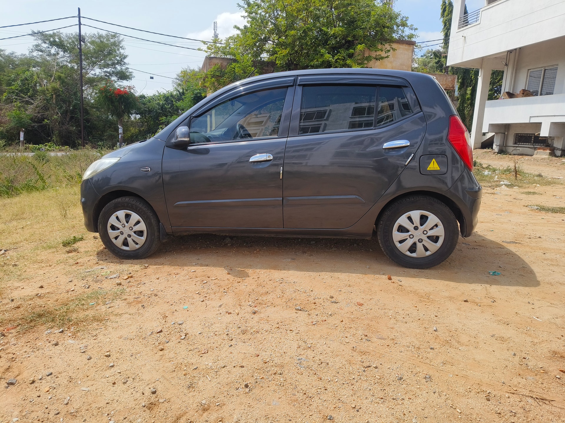 View 2013 Hyundai i10 1.2 Magna MT Image 6 Used 2013 Hyundai i10 1.2 Magna MT Image 6