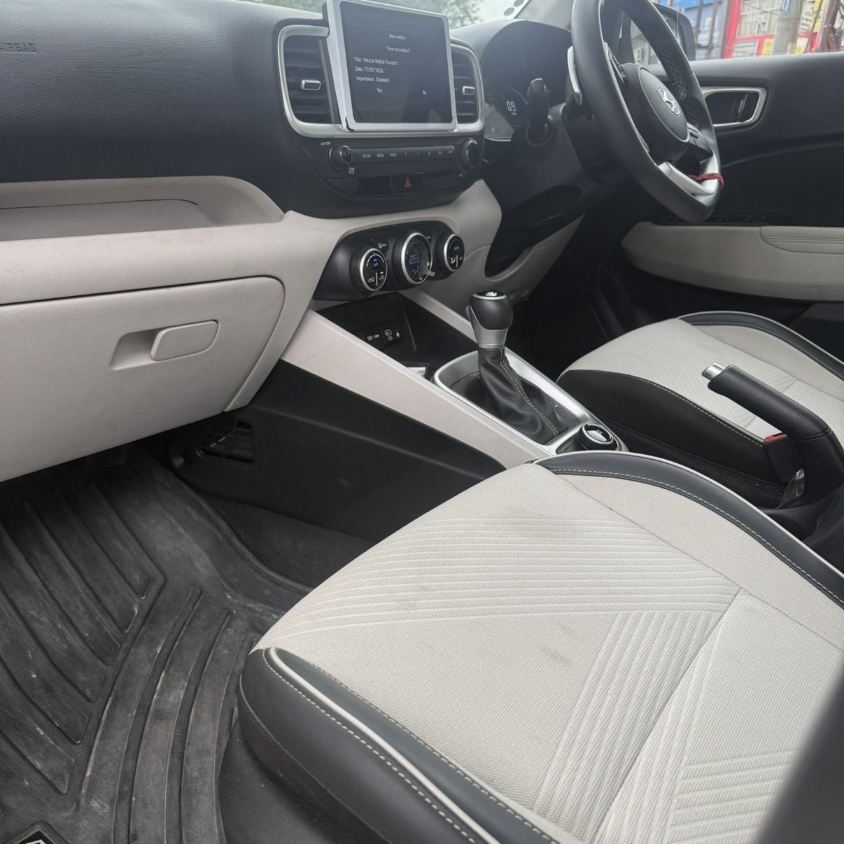 View 2025 Hyundai Venue SX (O) 1.0 Turbo Petrol DCT Image 5 Used 2025 Hyundai Venue SX (O) 1.0 Turbo Petrol DCT Image 5