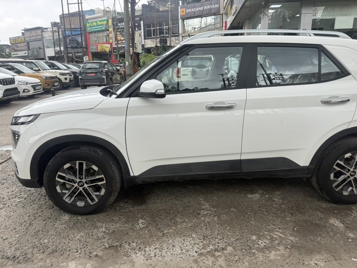 View 2025 Hyundai Venue SX (O) 1.0 Turbo Petrol DCT Image 10 Used 2025 Hyundai Venue SX (O) 1.0 Turbo Petrol DCT Image 10