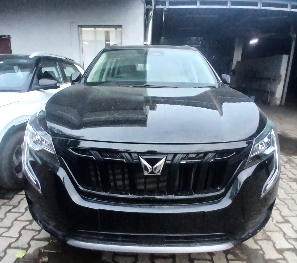 View 2024 Mahindra XUV700 AX 7 Luxury Pack Petrol 7 STR Blaze Editon AT Image 2 Used 2024 Mahindra XUV700 AX 7 Luxury Pack Petrol 7 STR Blaze Editon AT Image 2