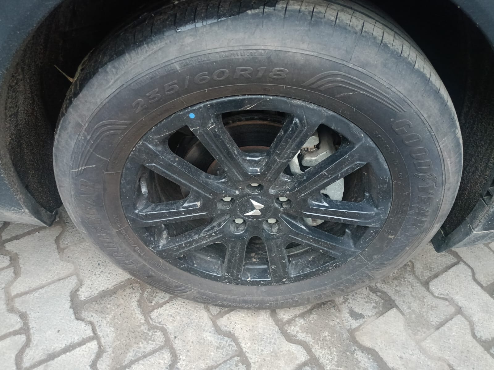 View 2024 Mahindra XUV700 AX 7 Luxury Pack Petrol 7 STR Blaze Editon AT Image 16 Used 2024 Mahindra XUV700 AX 7 Luxury Pack Petrol 7 STR Blaze Editon AT Image 16
