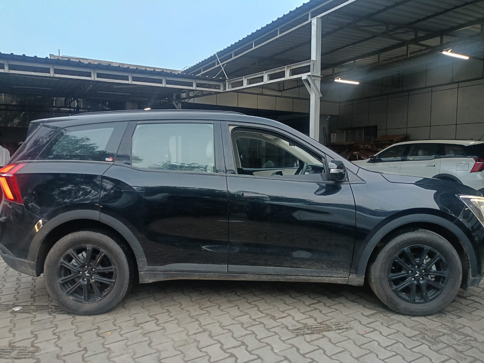 View 2024 Mahindra XUV700 AX 7 Luxury Pack Petrol 7 STR Blaze Editon AT Image 8 Used 2024 Mahindra XUV700 AX 7 Luxury Pack Petrol 7 STR Blaze Editon AT Image 8