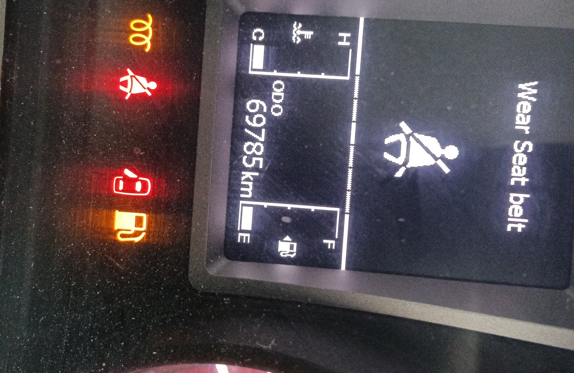 View 2022 Mahindra XUV300 W8 (O) Diesel Image 7 Used 2022 Mahindra XUV300 W8 (O) Diesel Image 7