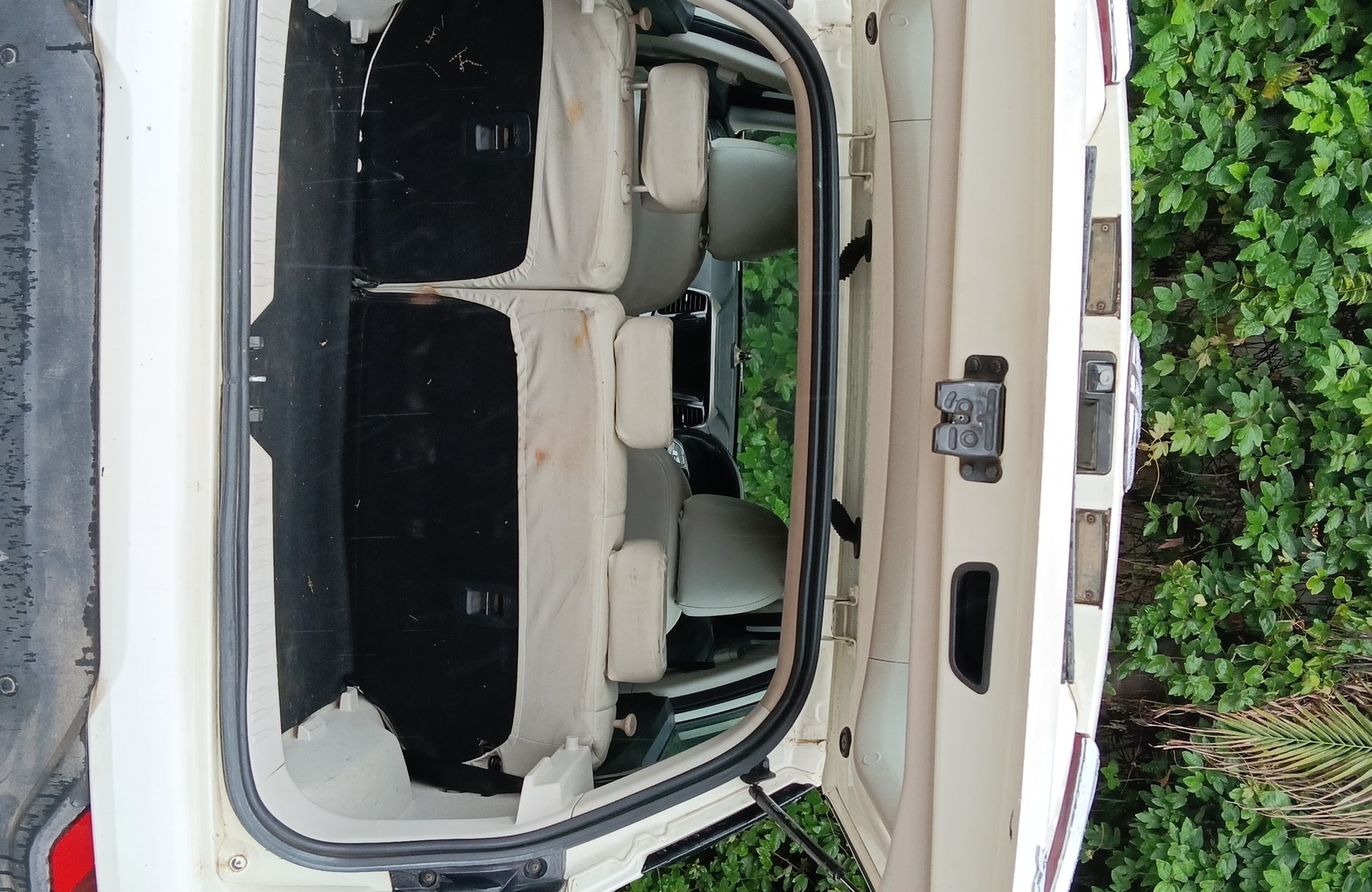 View 2022 Mahindra XUV300 W8 (O) Diesel Image 17 Used 2022 Mahindra XUV300 W8 (O) Diesel Image 17