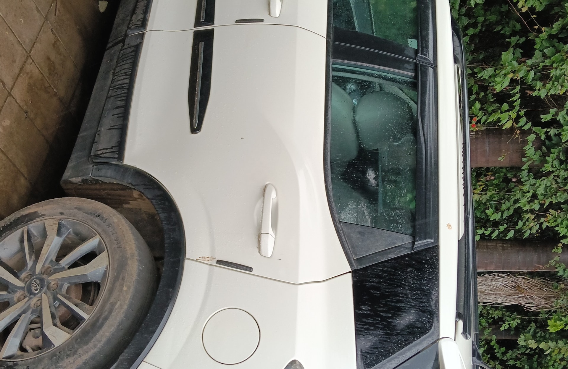 View 2022 Mahindra XUV300 W8 (O) Diesel Image 6 Used 2022 Mahindra XUV300 W8 (O) Diesel Image 6