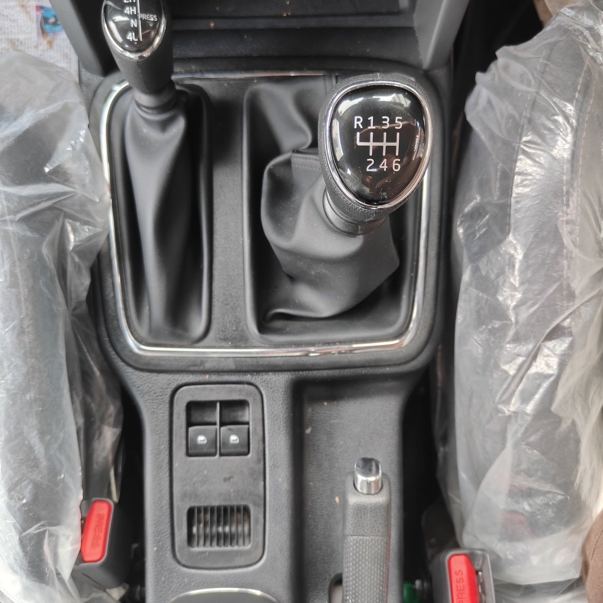 View 2025 Mahindra Thar LX Automatic 4 Seater Hard Top Diesel Image 15 Used 2025 Mahindra Thar LX Automatic 4 Seater Hard Top Diesel Image 15