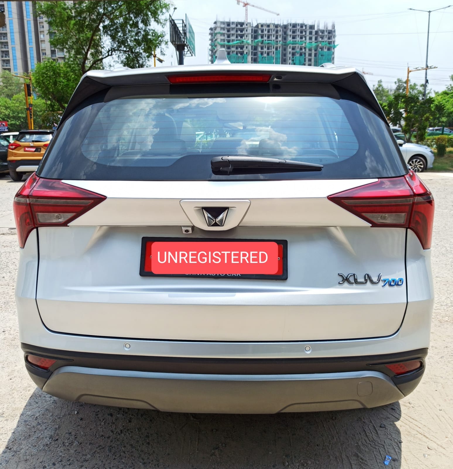 View 2021 Mahindra XUV700 AX7 MT Petrol 7 STR Image 4 Used 2021 Mahindra XUV700 AX7 MT Petrol 7 STR Image 4
