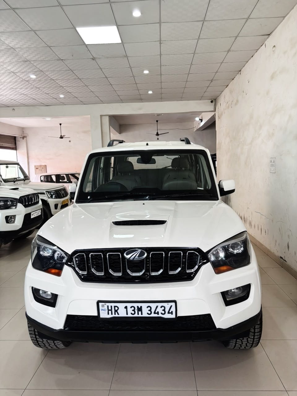 View 2017 Mahindra Scorpio S10 1.99-Litre Image 2 Used 2017 Mahindra Scorpio S10 1.99-Litre Image 2