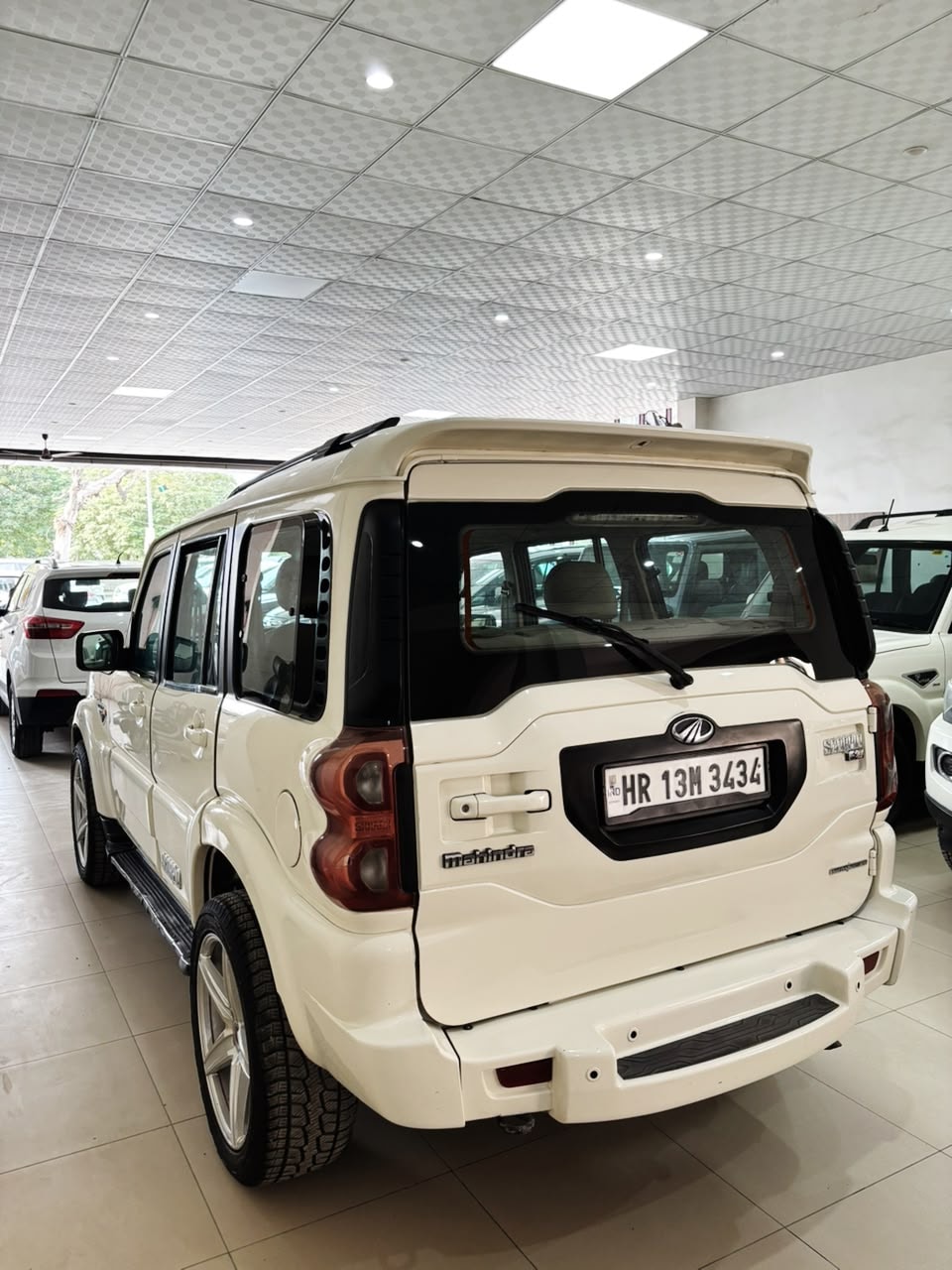 View 2017 Mahindra Scorpio S10 1.99-Litre Image 6 Used 2017 Mahindra Scorpio S10 1.99-Litre Image 6