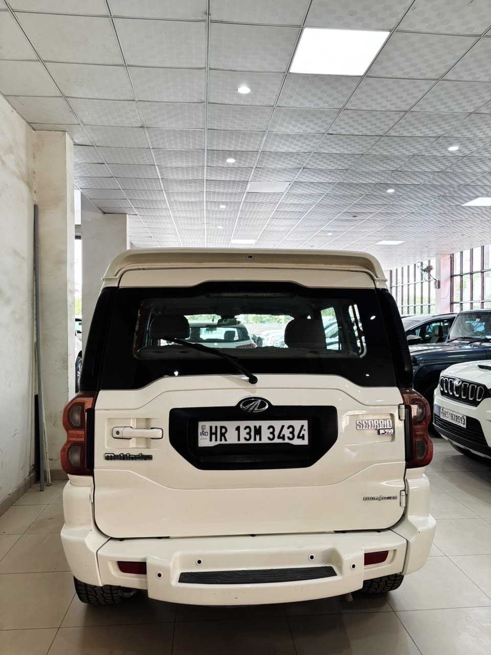 View 2017 Mahindra Scorpio S10 1.99-Litre Image 4 Used 2017 Mahindra Scorpio S10 1.99-Litre Image 4