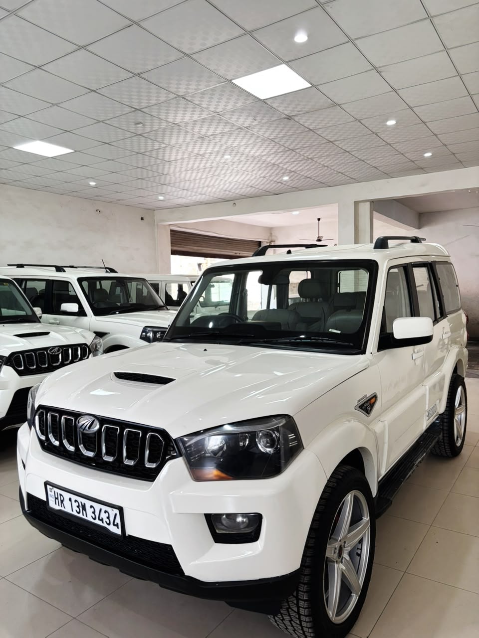 View 2017 Mahindra Scorpio S10 1.99-Litre Image 1 Used 2017 Mahindra Scorpio S10 1.99-Litre Image 1