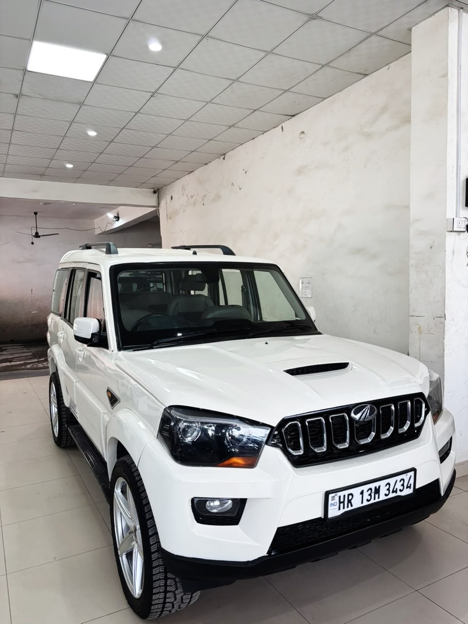 View 2017 Mahindra Scorpio S10 1.99-Litre Image 7 Used 2017 Mahindra Scorpio S10 1.99-Litre Image 7