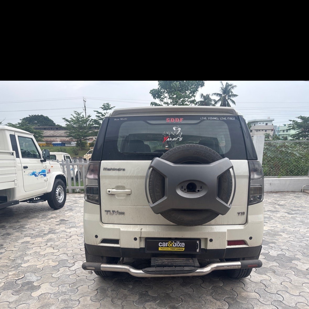 View 2019 Mahindra TUV300 T10 100HP Image 4 Used 2019 Mahindra TUV300 T10 100HP Image 4
