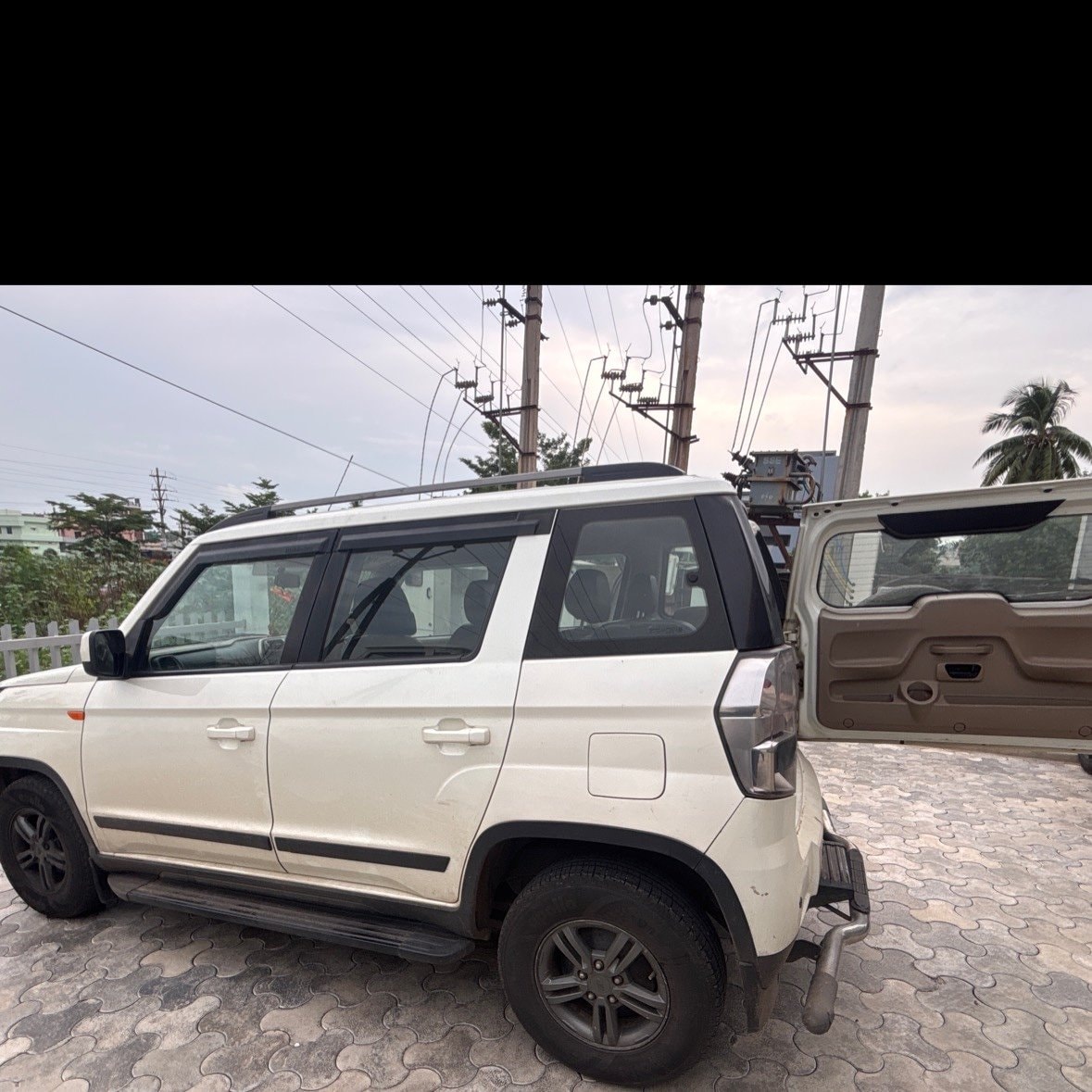 View 2019 Mahindra TUV300 T10 100HP Image 17 Used 2019 Mahindra TUV300 T10 100HP Image 17