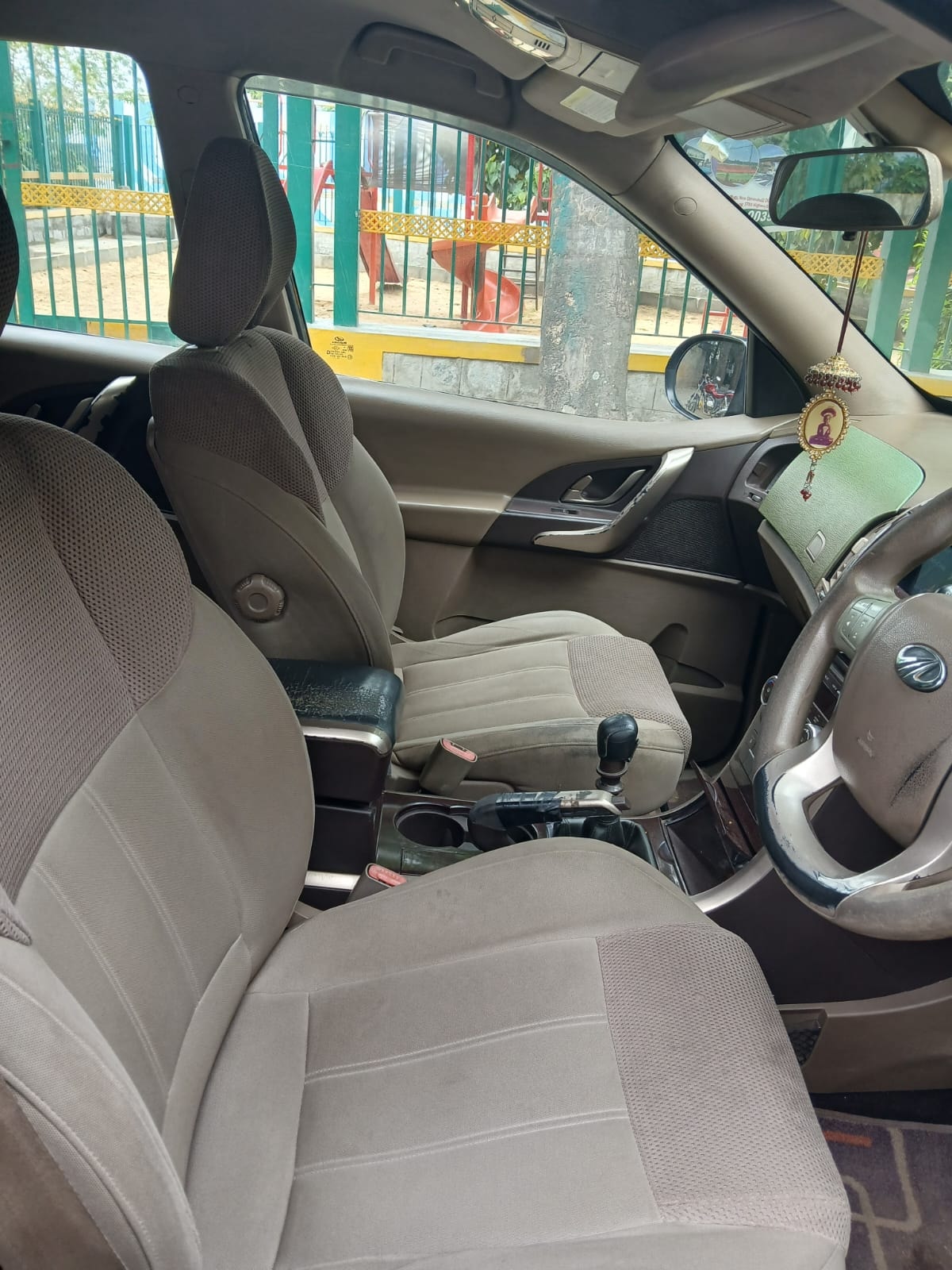 View 2011 Mahindra XUV500 W6 FWD Image 13 Used 2011 Mahindra XUV500 W6 FWD Image 13