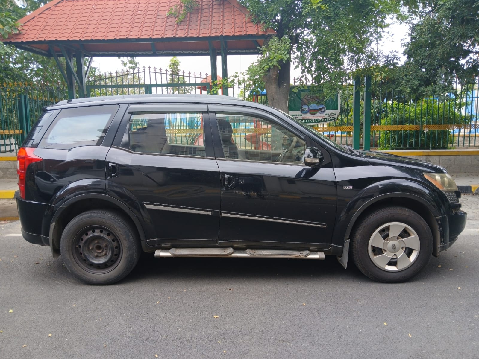 View 2011 Mahindra XUV500 W6 FWD Image 8 Used 2011 Mahindra XUV500 W6 FWD Image 8