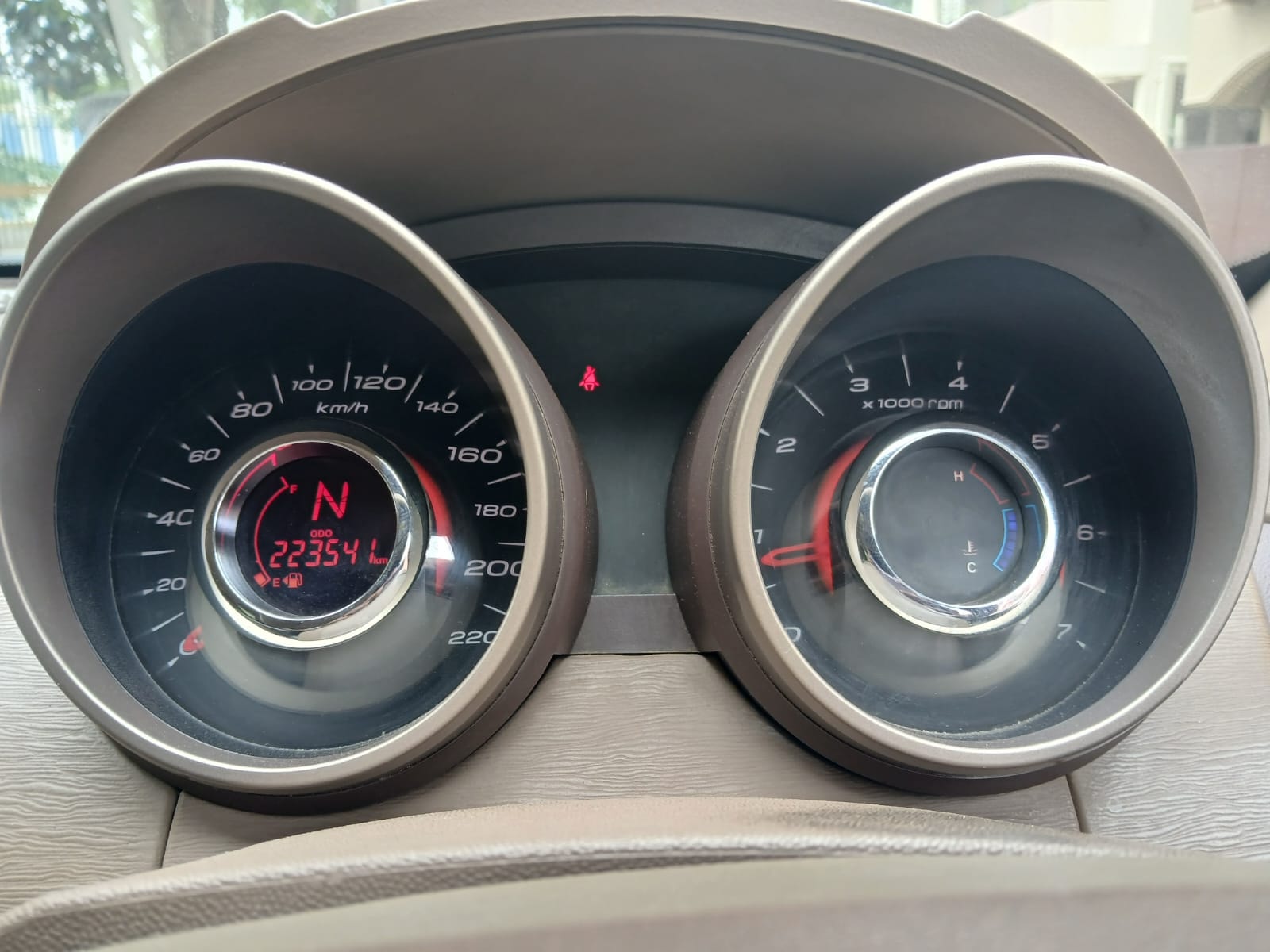 View 2011 Mahindra XUV500 W6 FWD Image 7 Used 2011 Mahindra XUV500 W6 FWD Image 7