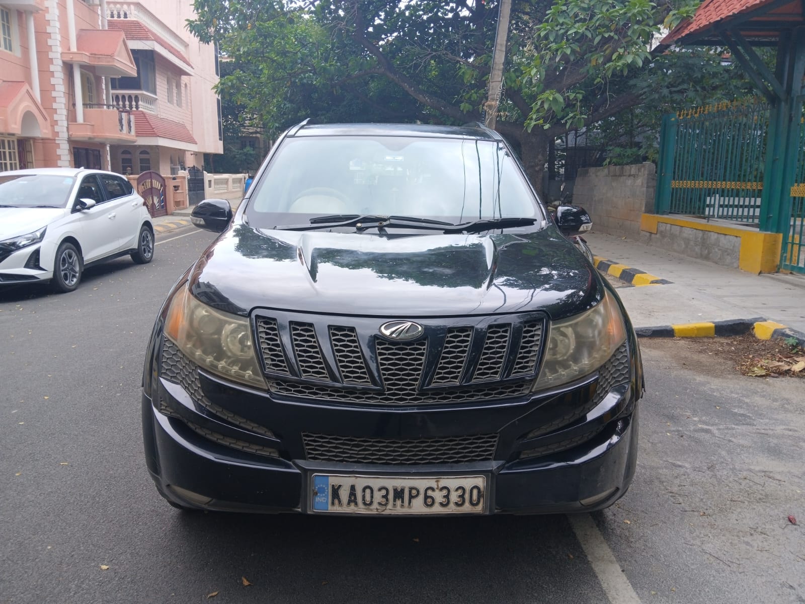 View 2011 Mahindra XUV500 W6 FWD Image 2 Used 2011 Mahindra XUV500 W6 FWD Image 2