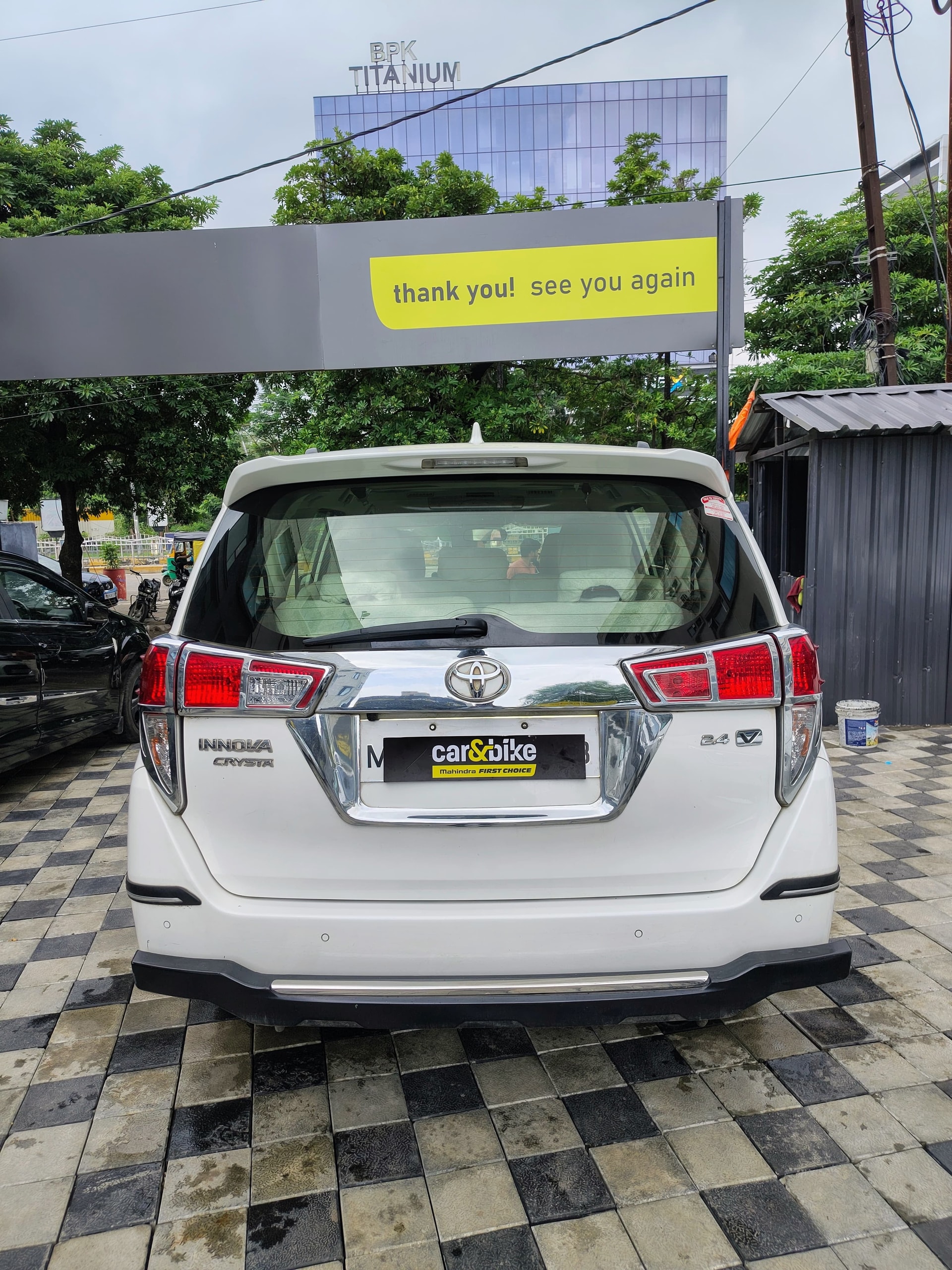 View 2020 Toyota Innova Crysta 2.5 VX MT 7 SEATER Image 3 Used 2020 Toyota Innova Crysta 2.5 VX MT 7 SEATER Image 3