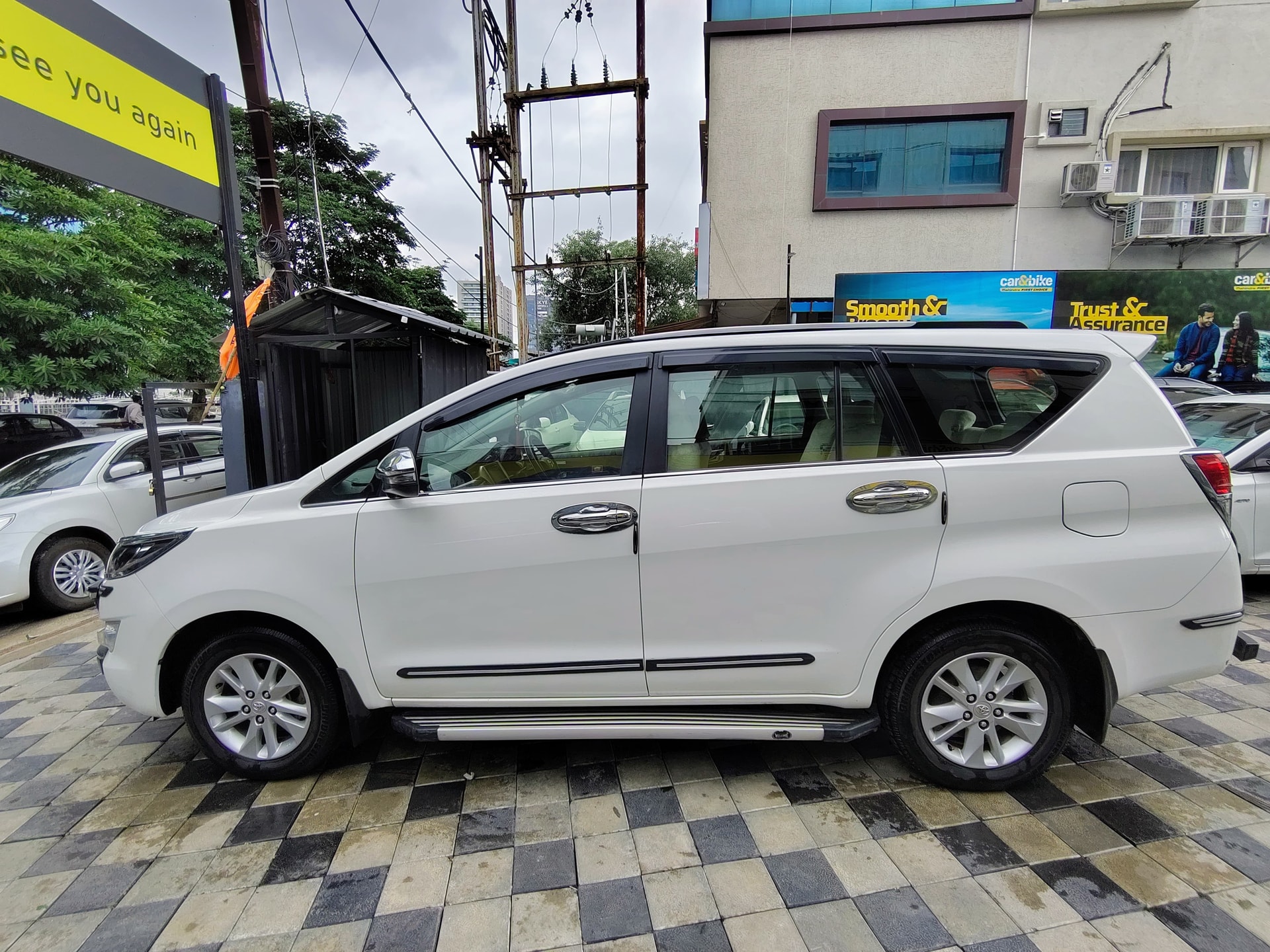 View 2020 Toyota Innova Crysta 2.5 VX MT 7 SEATER Image 5 Used 2020 Toyota Innova Crysta 2.5 VX MT 7 SEATER Image 5