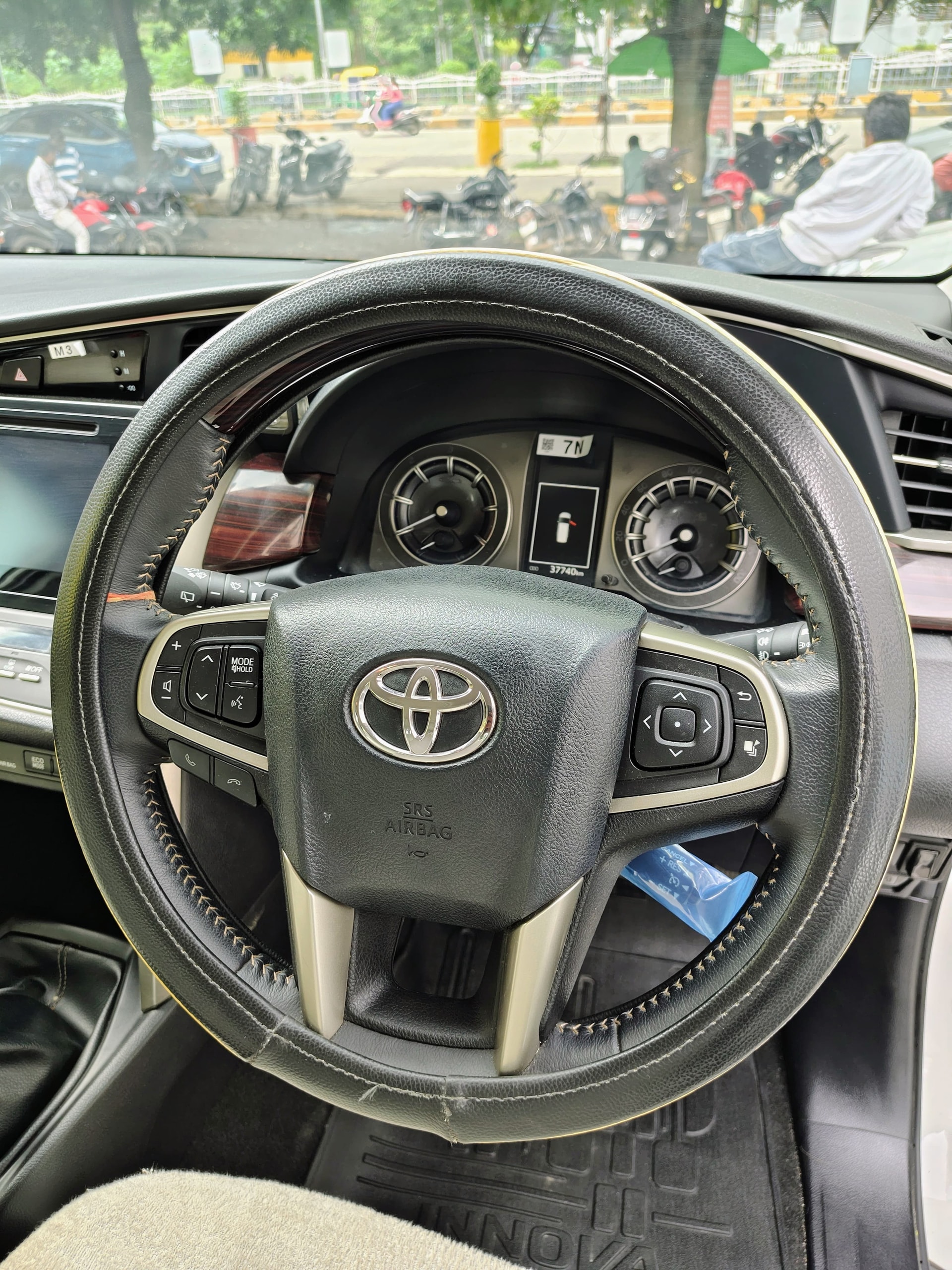 View 2020 Toyota Innova Crysta 2.5 VX MT 7 SEATER Image 10 Used 2020 Toyota Innova Crysta 2.5 VX MT 7 SEATER Image 10
