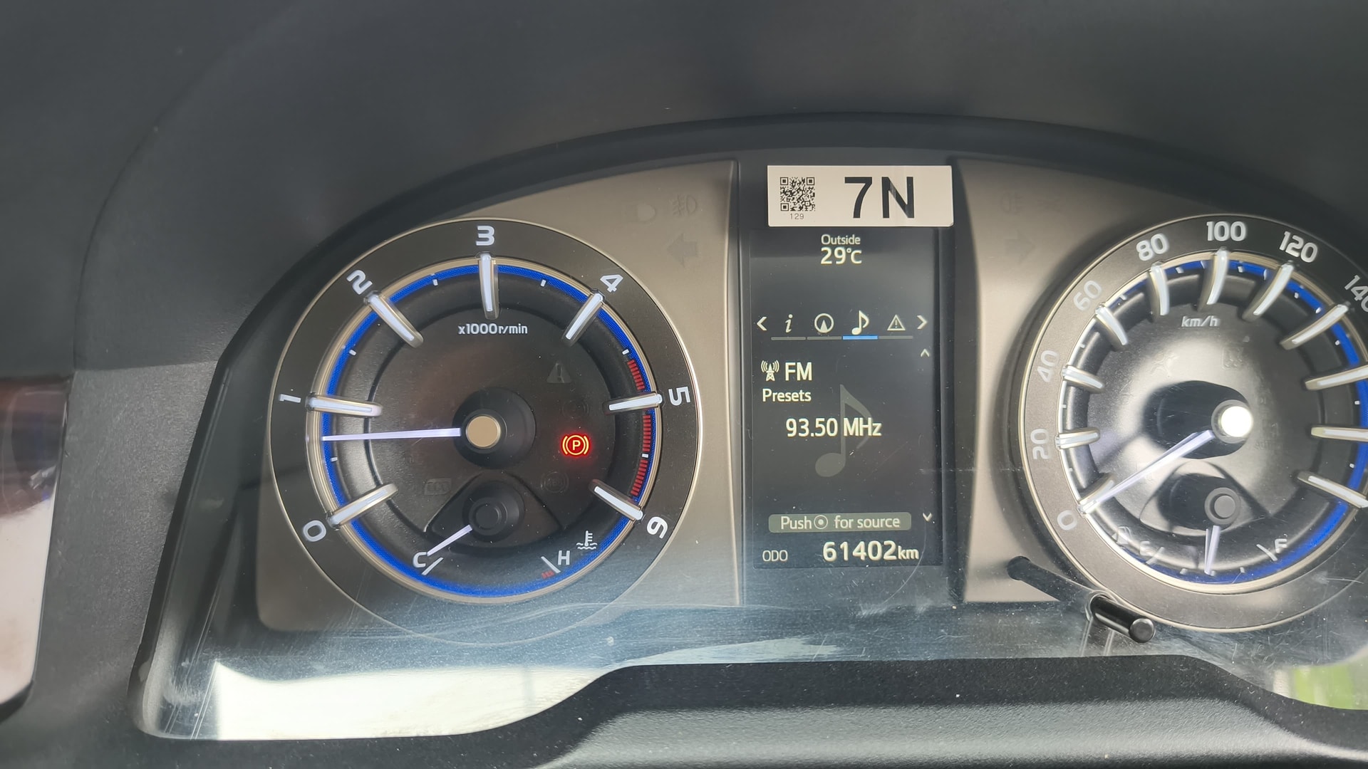 View 2020 Toyota Innova Crysta 2.5 VX MT 7 SEATER Image 6 Used 2020 Toyota Innova Crysta 2.5 VX MT 7 SEATER Image 6