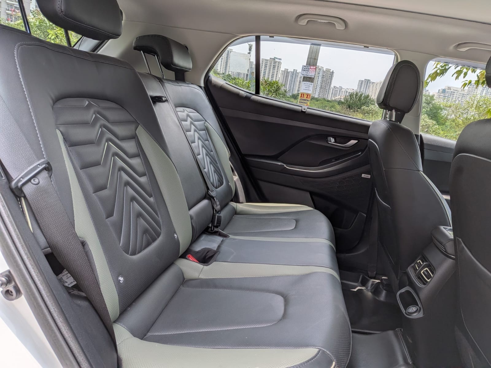 View 2023 Hyundai Creta 1.5 SX (O) AT Petrol Adventure Edition Image 15 Used 2023 Hyundai Creta 1.5 SX (O) AT Petrol Adventure Edition Image 15