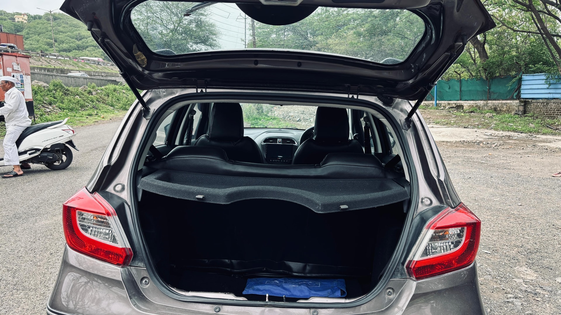 View 2019 Tata Tigor XZA Petrol AMT Image 14 Used 2019 Tata Tigor XZA Petrol AMT Image 14
