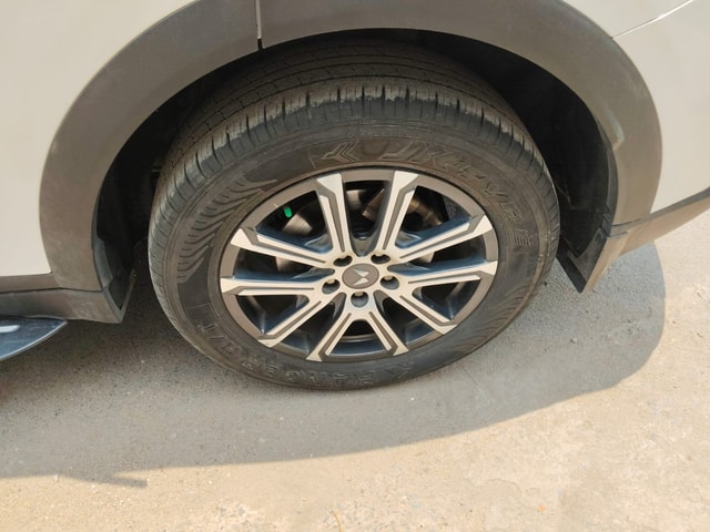 View Mahindra XUV700 Image 16 Used Mahindra XUV700 Image 16