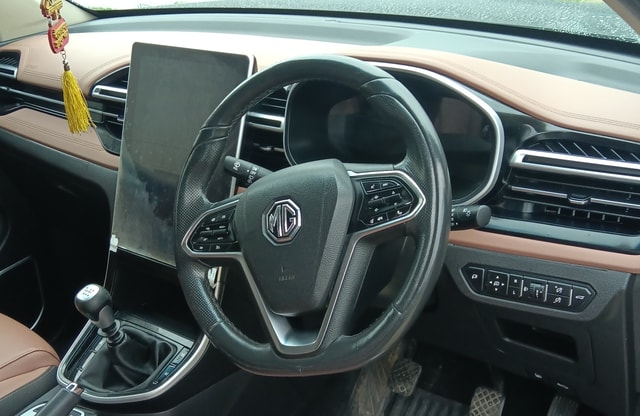 View MG Hector Plus Image 11 Used MG Hector Plus Image 11