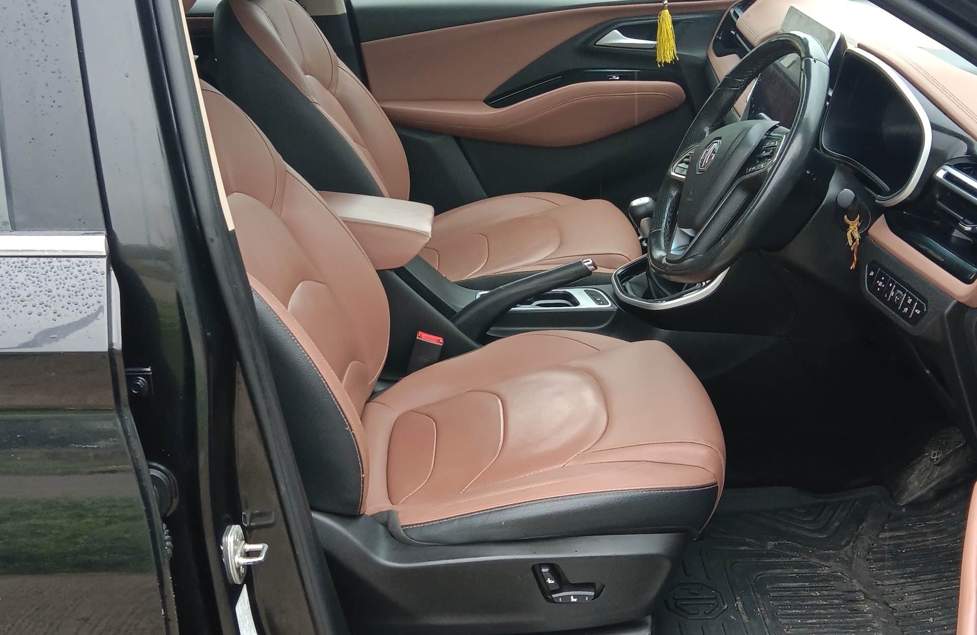 View 2023 MG Hector Plus Sharp Pro 7 Seater Diesel Image 3 Used 2023 MG Hector Plus Sharp Pro 7 Seater Diesel Image 3