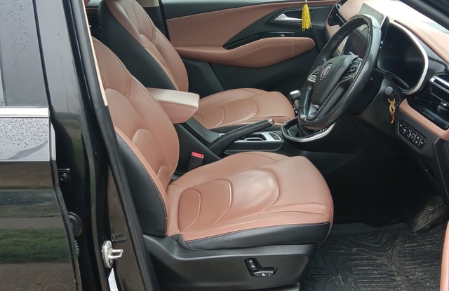 View MG Hector Plus Image 3 Used MG Hector Plus Image 3
