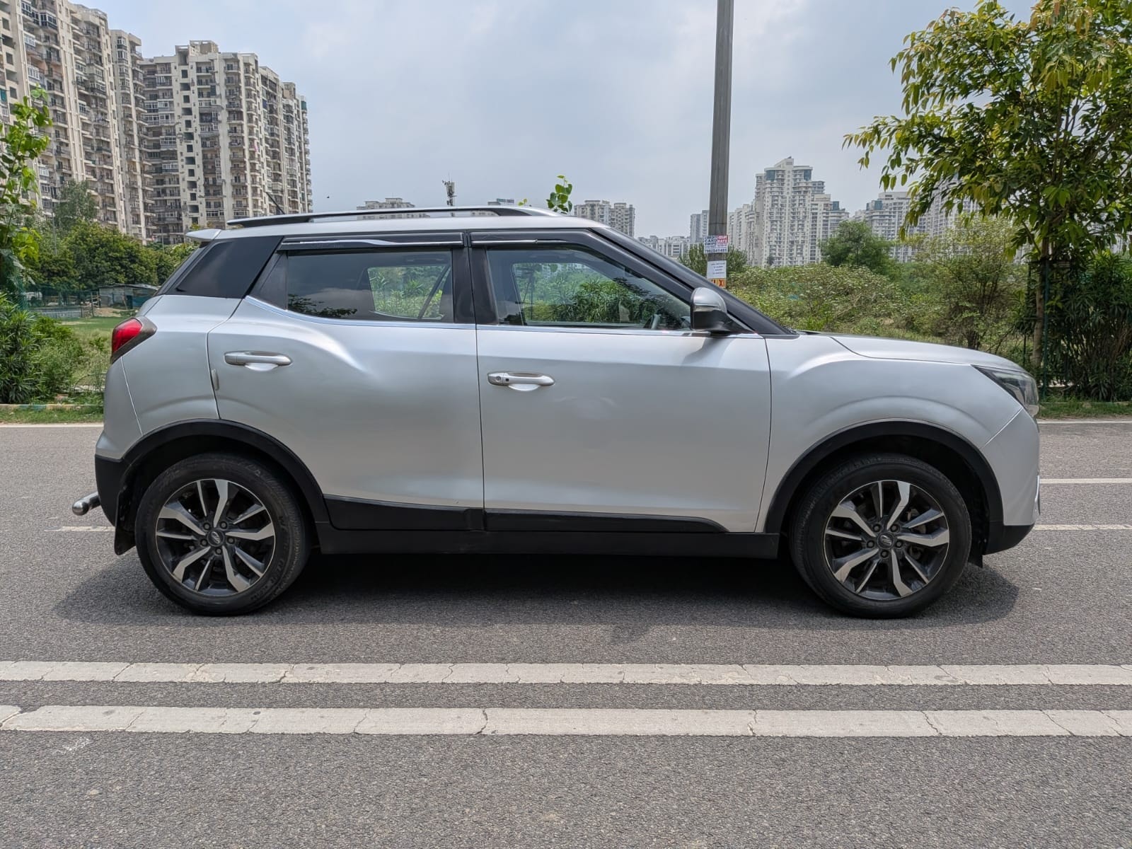 View 2019 Mahindra XUV300 W8 (O) Petrol BS IV Image 8 Used 2019 Mahindra XUV300 W8 (O) Petrol BS IV Image 8