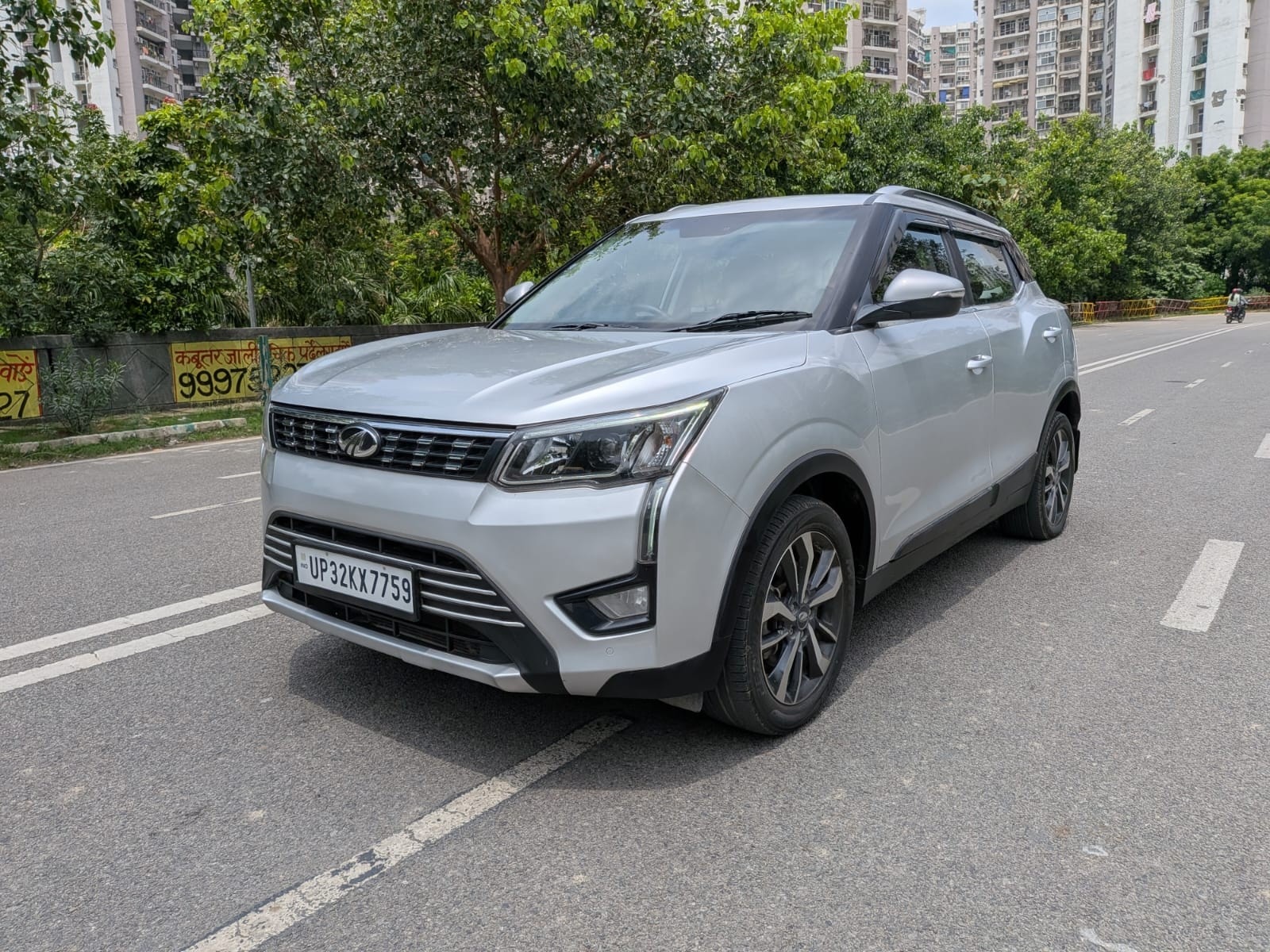View 2019 Mahindra XUV300 W8 (O) Petrol BS IV Image 1 Used 2019 Mahindra XUV300 W8 (O) Petrol BS IV Image 1