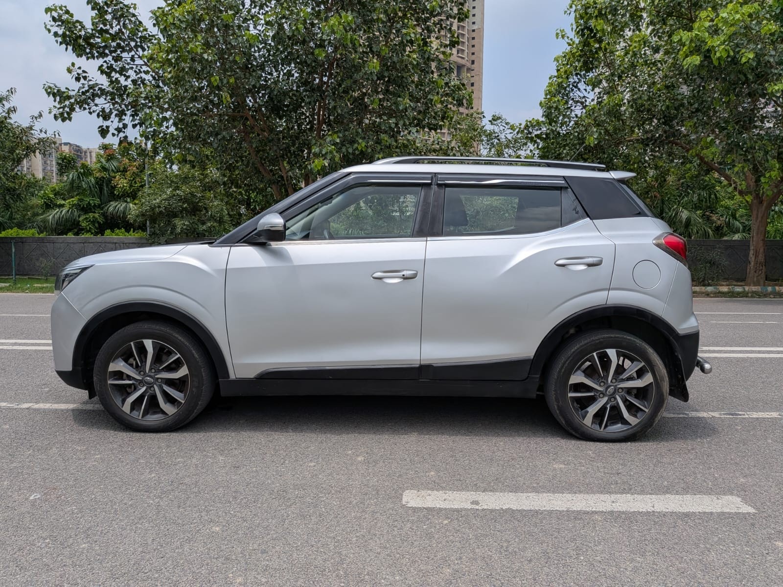 View 2019 Mahindra XUV300 W8 (O) Petrol BS IV Image 6 Used 2019 Mahindra XUV300 W8 (O) Petrol BS IV Image 6