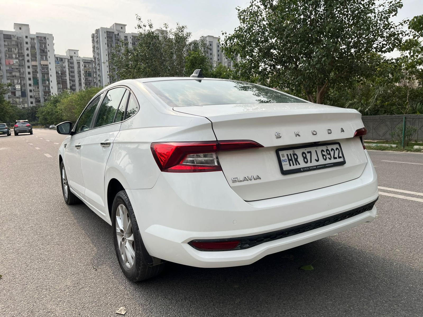 View 2022 Skoda Slavia Ambition 1.0 TSI AT Image 10 Used 2022 Skoda Slavia Ambition 1.0 TSI AT Image 10