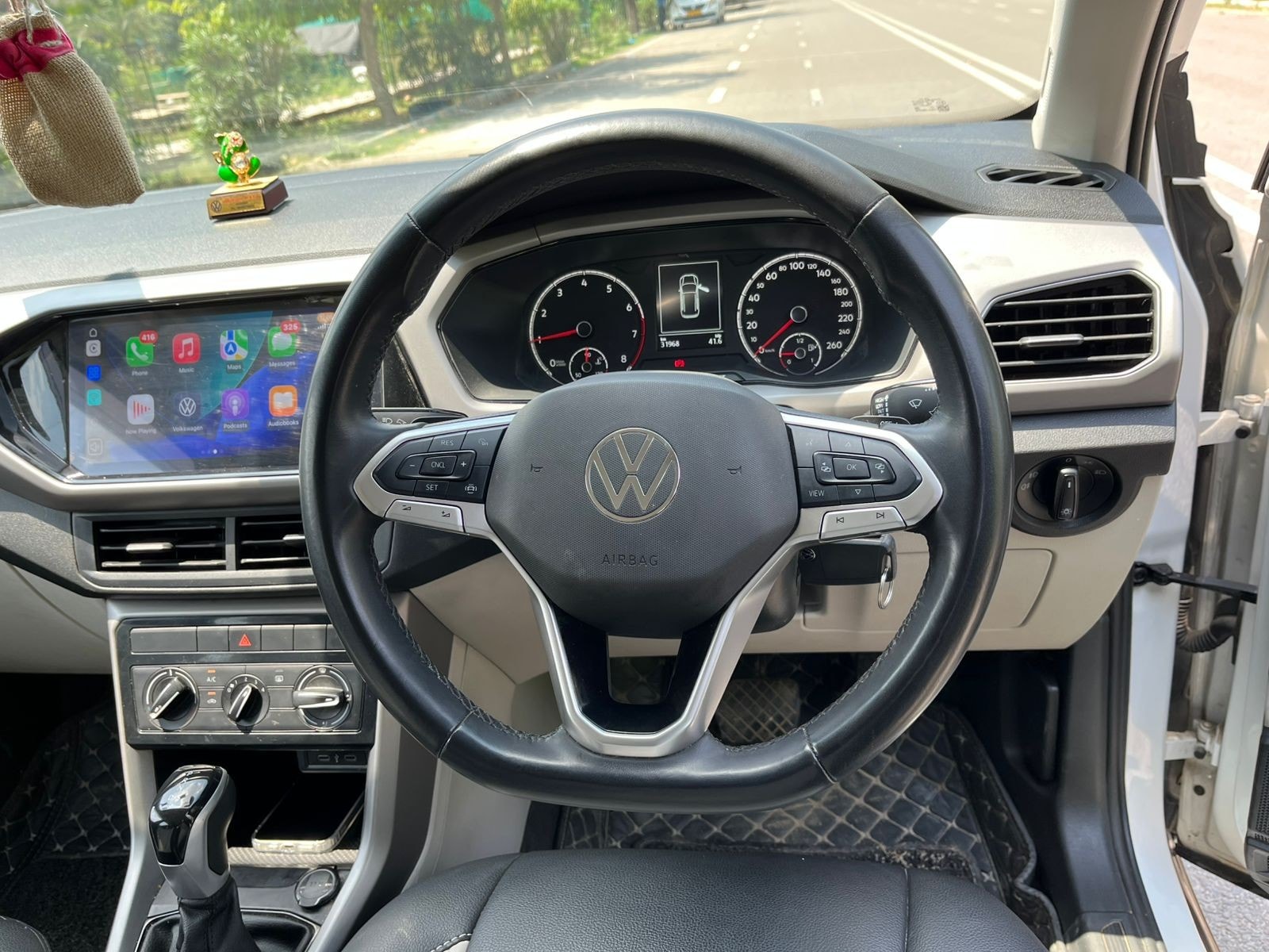 View 2025 Volkswagen Taigun Comfortline MT Image 11 Used 2025 Volkswagen Taigun Comfortline MT Image 11