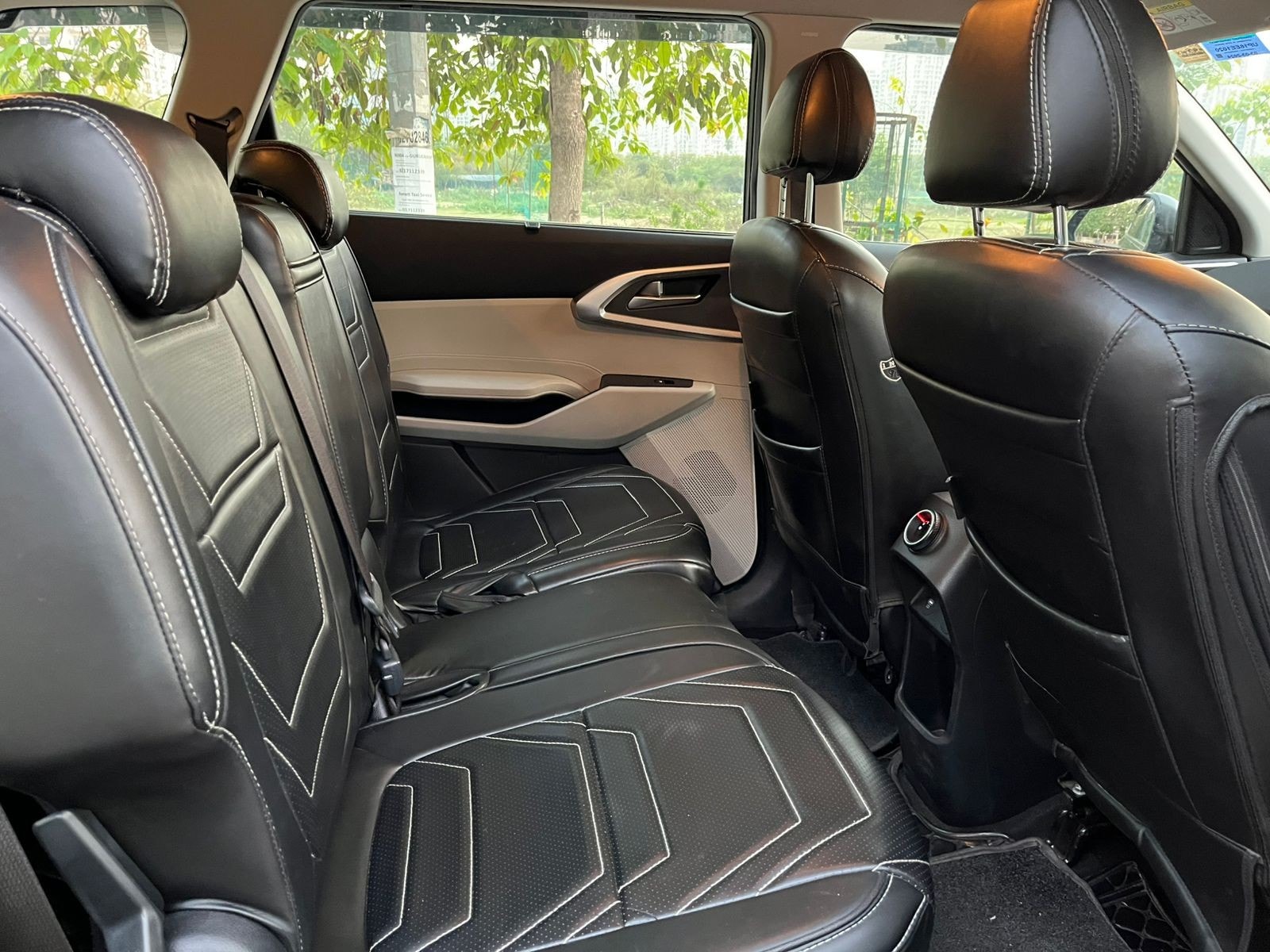 View 2024 Kia Carens Prestige Plus 1.5 Turbo Petrol IMT 7 STR Image 5 Used 2024 Kia Carens Prestige Plus 1.5 Turbo Petrol IMT 7 STR Image 5