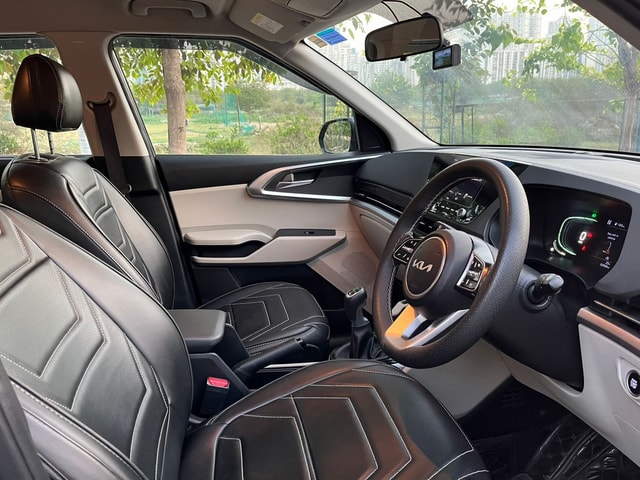 View Kia Carens Image 3 Used Kia Carens Image 3