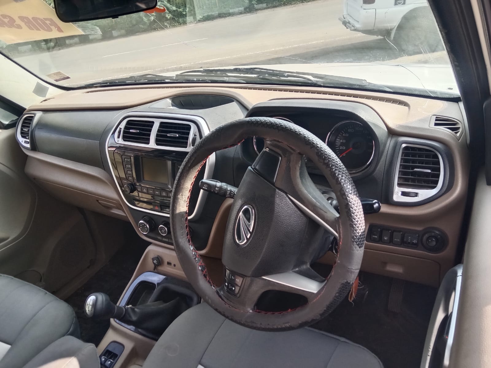 View 2019 Mahindra TUV300 T8 100HP Image 9 Used 2019 Mahindra TUV300 T8 100HP Image 9