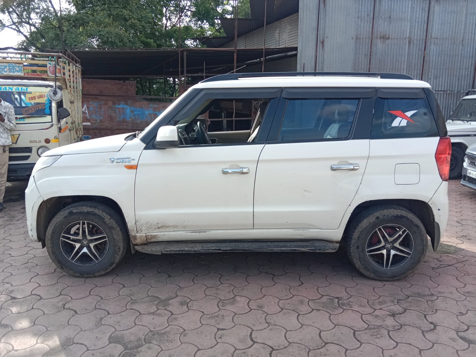 View 2019 Mahindra TUV300 T8 100HP Image 6 Used 2019 Mahindra TUV300 T8 100HP Image 6